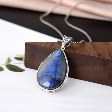 MOONSTONE NECKLACES - LUNA LUX